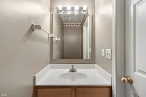 1927 Alvee Court Indianapolis IN 46239