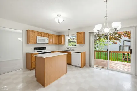 6511 Hyde Park Drive Zionsville IN 46077
