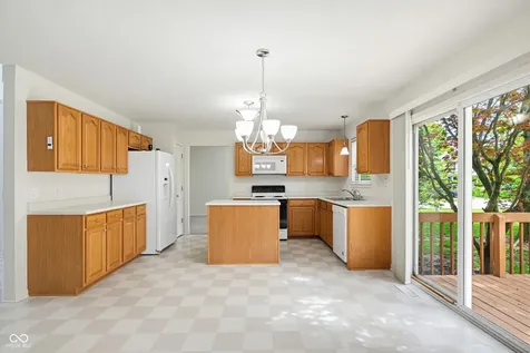 6511 Hyde Park Drive Zionsville IN 46077