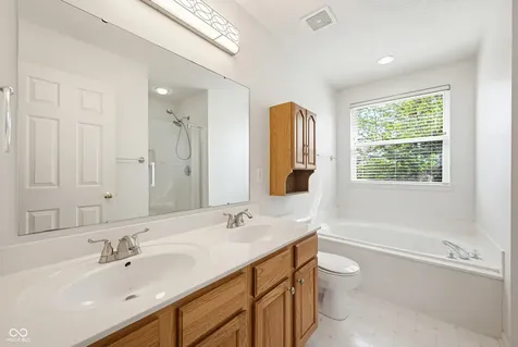 6511 Hyde Park Drive Zionsville IN 46077