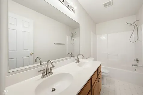 6511 Hyde Park Drive Zionsville IN 46077