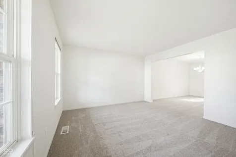 6511 Hyde Park Drive Zionsville IN 46077