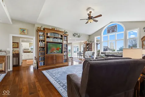 5915 E 350 N Franklin IN 46131