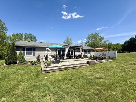 15645 E County Road 500 N Hope IN 47246