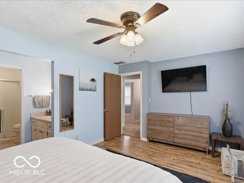 6725 Lakeknoll Drive Indianapolis IN 46220