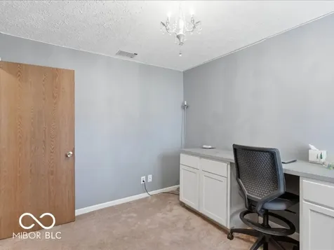 6725 Lakeknoll Drive Indianapolis IN 46220