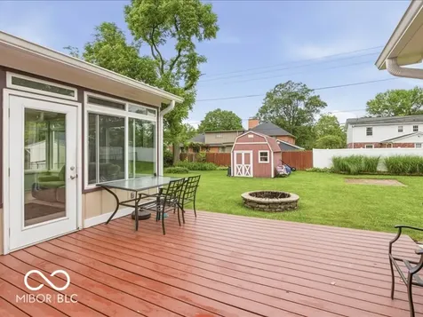 6725 Lakeknoll Drive Indianapolis IN 46220