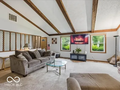 6725 Lakeknoll Drive Indianapolis IN 46220