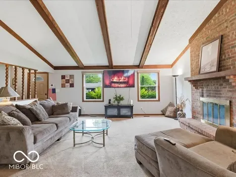 6725 Lakeknoll Drive Indianapolis IN 46220