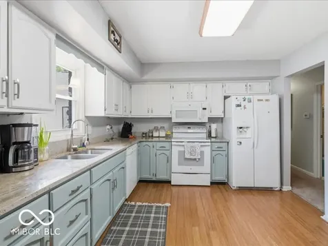 6725 Lakeknoll Drive Indianapolis IN 46220