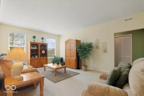 17 English Green Westfield IN 46074