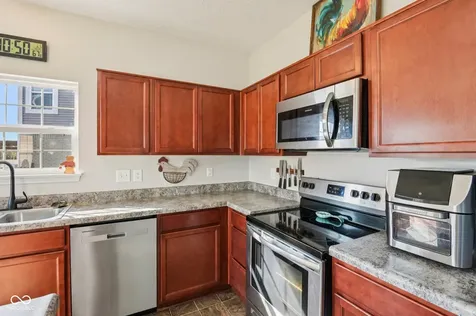 1749 N Creekwater Pass Greenfield IN 46140