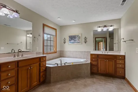 2418 Waterside Circle Avon IN 46123