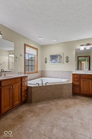 2418 Waterside Circle Avon IN 46123