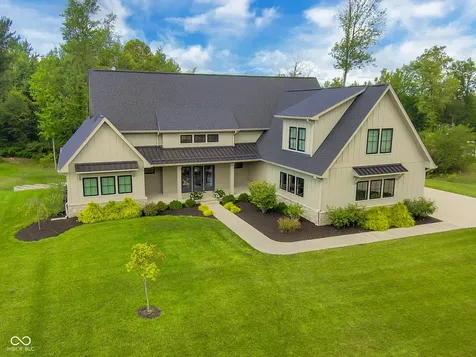 1872 Tipton Pointe Court Columbus IN 47201