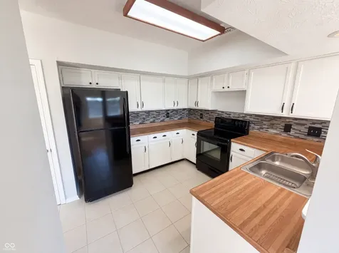 9463 Maple Way Indianapolis IN 46268