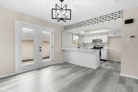 8104 Bromley Place Indianapolis IN 46219