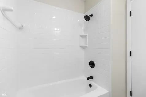 8104 Bromley Place Indianapolis IN 46219