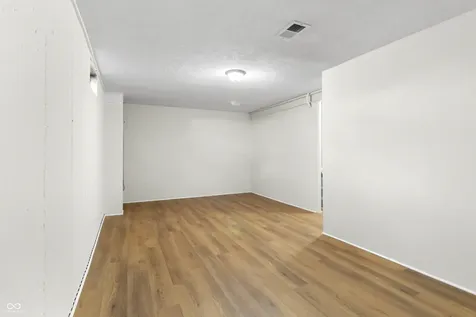 8104 Bromley Place Indianapolis IN 46219