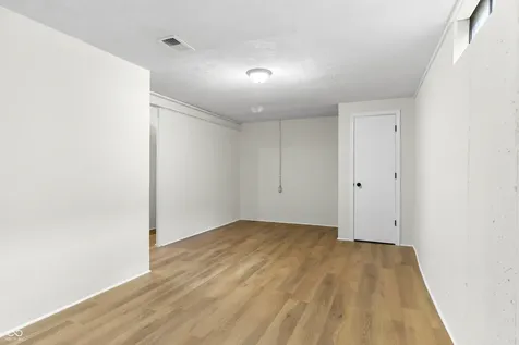 8104 Bromley Place Indianapolis IN 46219