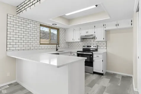 8104 Bromley Place Indianapolis IN 46219