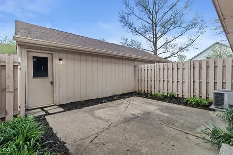 8104 Bromley Place Indianapolis IN 46219