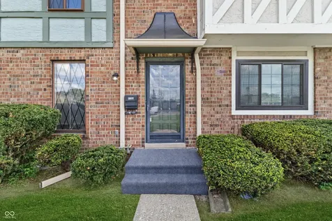 8104 Bromley Place Indianapolis IN 46219