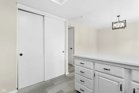 8104 Bromley Place Indianapolis IN 46219
