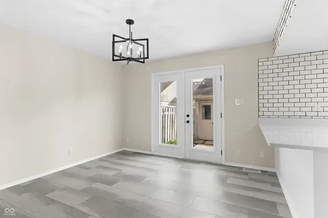 8104 Bromley Place Indianapolis IN 46219