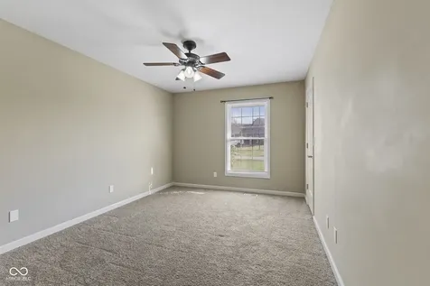 40 Carolyn Drive Seymour IN 47274