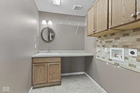 40 Carolyn Drive Seymour IN 47274