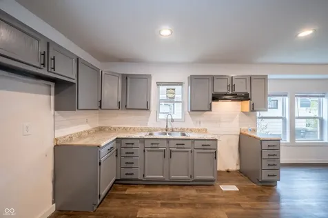 1605 W Memorial Drive Muncie IN 47302