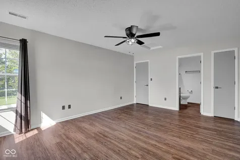 2330 Lakecrest Drive Columbus IN 47201