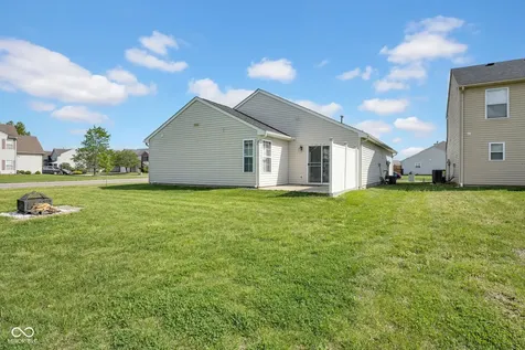 2330 Lakecrest Drive Columbus IN 47201