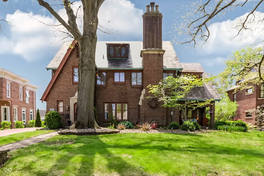 403 E Wabash Avenue Crawfordsville IN 47933