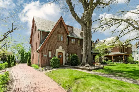 403 E Wabash Avenue Crawfordsville IN 47933