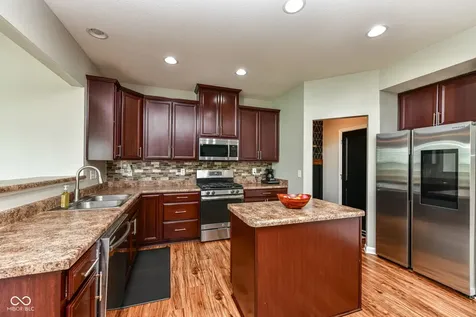 15142 Betton Place Fishers IN 46037