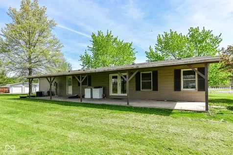 8801 & 8911 N Walnut Street Muncie IN 47303