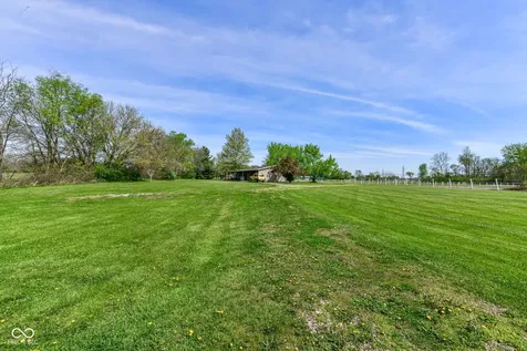 8801 & 8911 N Walnut Street Muncie IN 47303