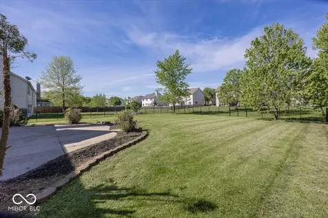 1128 Red Dunes Run Avon IN 46123