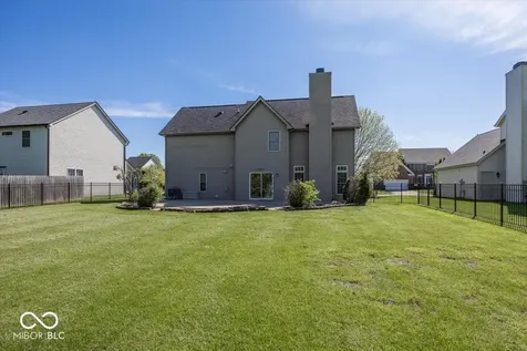 1128 Red Dunes Run Avon IN 46123