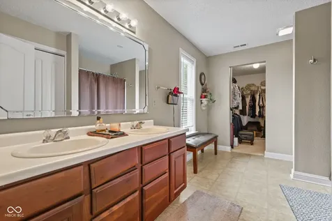 1163 King Maple Drive Greenfield IN 46140