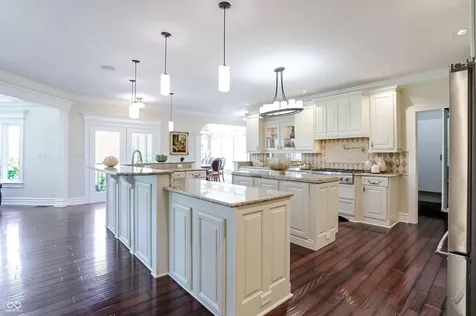 10821 Club Point Drive Fishers IN 46037