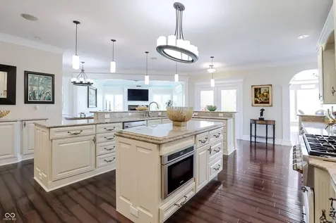 10821 Club Point Drive Fishers IN 46037