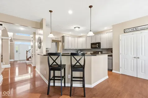 9103 Iris Lane Zionsville IN 46077