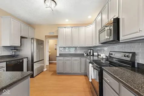 9103 Iris Lane Zionsville IN 46077