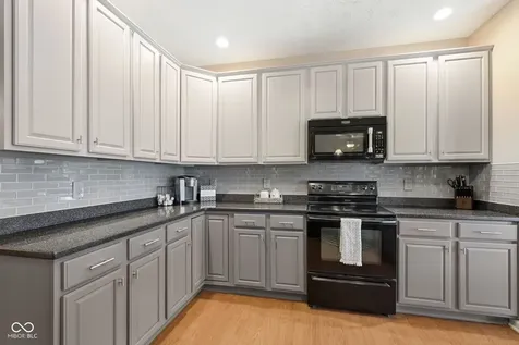 9103 Iris Lane Zionsville IN 46077