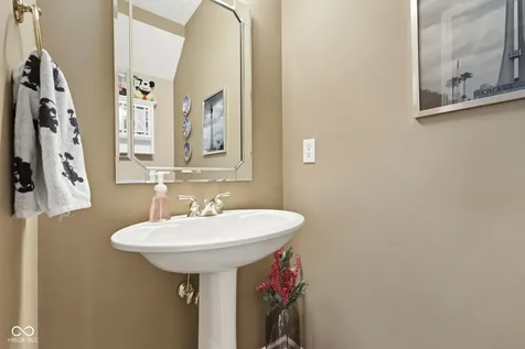 9103 Iris Lane Zionsville IN 46077