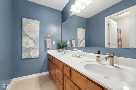 9103 Iris Lane Zionsville IN 46077