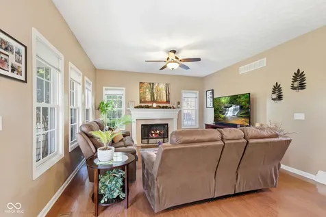 9103 Iris Lane Zionsville IN 46077